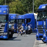 L'obligation de licence pour les entreprises de transport transfrontalières sera étendue, a décidé mardi le Conseil national (illustration).
